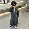 Conjunto Deportivo con Sudadera para Niños de Dos Piezas 2026 Otoño Nuevo Elegante Casual Chaqueta Niño Moderno Fresco Versátil Conjunto Moderno