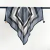 Pañuelo cuadrado pequeño con borlas y estampado retro británico JM para mujer, nuevo accesorio de bufanda decorativa versátil y moderno