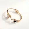 Novo Preço Especial de Fábrica Titânio Aço Inoxidável Zircônia Incrustada Alta Qualidade Cor Pulseira Moda Feminina Formato C Tendência Pulseira de Casal