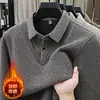 Suéter de felpa grueso de imitación de dos piezas integrado de terciopelo de visón para hombres de mediana edad para otoño e invierno, camisa base de punto cálida para papás