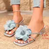 2026 Nuevas Sandalias de Tacón Alto con Flores Estilo Hada con Faldas Pantuflas de Tacón Alto Brisa Nocturna al Aire Libre Francesa Pantuflas de Punta Cuadrada