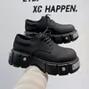 Nuevos Zapatos Derby de Metal Serie Industria Pesada con Suela Gruesa Zapatos Retro de Moda para Hombre Sentido de Alta Gama Aumentado Zapatos de Cuero Oscuro