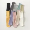 Meias de yoga grossas para outono e inverno, meias femininas de cano médio com sola de toalha, meias quentes femininas para Pilates, meias de fitness profissionais antiderrapantes