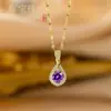 Colar de alta qualidade, elegante e luxuoso com zircônias cúbicas completas e delicada incrustação de cobre, apresentando um design simples, moderno e requintado, perfeito como corrente de clavícula ou corrente de pescoço