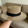 Estilo Old Money Retro Vazado Trançado Estilo Britânico Chapéu de Palha de Verão para Praia Proteção Solar Aba Reta Versátil