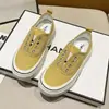 Tênis de Lona Elástico com Solado Grosso Slip-On para Mulheres 2026 Verão Novo Versátil Respirável Casual Leve Tênis Branco