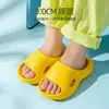 Novas pantufas infantis de EVA para interior para o verão, com sola macia, antiderrapantes, adequadas para uso em casa, para meninos e meninas, chinelos de banho para bebê, atacado