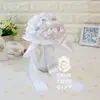 Noiva europeia e americana segurando flores design original alta qualidade noiva segurando suprimentos de casamento adereços de fotografia atacado