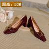 Zapatos de Tacón Alto de Tacón Grueso Francés para Mujer Rojos Zapatos de Boda 2025 Nuevos Primavera y Otoño Zapatos de Mujer Hebilla Metálica Punta Cuadrada Tacón Medio Flats