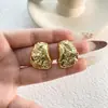 Pendientes de Moda Asimétricos de Alta Gama con Forma Fluida Plisada Chapados en Cobre Oro Real de 18 Quilates Estilo Fresco Pendientes Personalizados para Mujer