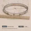 Luxo Leve e Atmosférico Elementos de Concha Estilo Ins Design de Nicho Pulseira Simples e de Alto Padrão para Mulheres Aço Titânio 18K Retenção de Cor