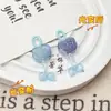 Accesorio popular de TikTok con colgante de flor de ciruelo pequeña que cambia de color, llavero hecho a mano con tallado fino, pulsera, collar