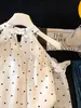 Blusa de Chiffon com Bolinhas, Decote Halter, Estilo Francês, Desejo Puro, Pérolas, para Mulheres com Senso de Design, Top de Bolinhas com Babados, Fora do Ombro A10855