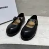 Versão em couro bovino com elevação interna para cabeça grande, tira de fivela de uma palavra, sapatos Mary Jane femininos, versão coreana, sapatos pequenos de couro, versáteis, bico redondo, boca rasa, sapatos de salto único