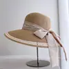 Chapéu de Palha Moda Verão Casual Versátil Temperamento Chapéu Bucket de Aba Larga Colorido Proteção Solar para Mulheres Férias na Praia Tendência