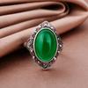 Novo Anel Retro Nobre Elegante com Pedras Grandes de Calcedônia Verde Granate Sintéticas para Mulheres Anel de Boca Solta Imitação de Prata Tailandesa