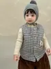Roupas de Outono/Inverno para Bebê 2026 Novo Estilo Inverno Versão Coreana Roupa Infantil Conjunto de Colete Xadrez com Calça Longa Forrada de Lã para Meninos