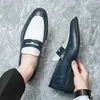 Comércio Exterior Tamanho Grande Primavera 2026 Sapatos de Couro Color-Blocking Preto e Branco Tamanho Grande Mocassins Slip-On Negócios Transfronteiriços Casuais Sapatos Masculinos