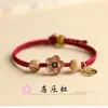 Corda de mão de mogno natural com florzinha, pulseira de flor de pessegueiro trançada à mão, corda vermelha para este ano, presente de temperamento para namorada, melhor amiga