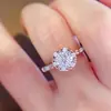 Libro Rojo venta caliente nuevo anillo de dos colores de diamante verde de 1 quilate color D moissanita al por mayor tarjeta negra con certificado
