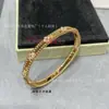 Pulseira de alta qualidade com contas de trevo de quatro folhas em ouro rosa 18k com bordas de contas tipo caleidoscópio, pulseira assinatura para mulheres com um toque luxuoso