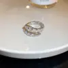 Anillo Abierto Geométrico Redondo Multicapa de Perla y Circonita Super Flash Exquisito de Moda para Dedo Índice Joyería de Lujo Ligero de Alta Gama