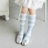 2574 Calcetines para Niña Etiqueta de Tela Tabla Recta Moño de Pompones Calcetín de Felpa Sin Talón Lolita Calcetines de Algodón Calcetines de Moda