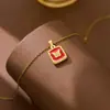 Colar Clavícula para Mulheres em Aço Titânio 18K Placa Quadrada Borboleta em Madrepérola com Relevo Contas Espaçadoras, Design de Nicho com Estilo Fada de Alta Qualidade