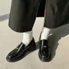 Mocasines estilo británico de punta redonda con moneda dorada, modelo nuevo en piel de vaca, con suela gruesa de 5 cm y tacón ancho, zapatos de cuero sin cordones estilo perezoso con punta dividida