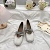 Zapatos Mary Jane de estilo ballet, modernos y elegantes, para mujer, nuevo modelo de verano 2026, zapatos de cuero estilo francés bordados que aumentan la altura