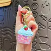 Novo Chaveiro de Copo de Sorvete de Morango com Óleo Fofo Frasco com Areia Movediça Coração de Menina Pingente de Bolsa Pequeno Presente Venda por Atacado