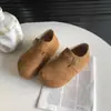 Zapatos de mujer retro estilo Birkenstock, de cobertura total y suela blanda, mocasines casuales versátiles sin cordones, nuevo modelo primavera 2025