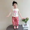 Conjunto de Verano para Niñas con Dibujos Animados y Pedrería sin Mangas Verano 2026 Nuevo Elegante Informal Conjunto de Verano Pantalones Anti-Mosquitos Conjunto de Dos Piezas