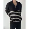 Suéter a rayas blanco y negro para hombre estilo coreano con solapas suéter de nicho de alta calidad para pareja casual