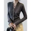Top de alta gama de estilo francés, suave y elegante, de color albaricoque para mujer, colección otoño 2026, con diseño de borde deshilachado, adecuado como capa interior o para llevar solo.