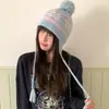 Chapéu de Tricô Jacquard Estilo Fair Isle para Mulheres no Outono e Inverno Viagem e Compras Chapéu de Lã Proteção para Ouvido Proteção contra Frio Cor Contrastante Chapéu Lei Feng