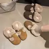 Calzado de Invierno Mules y Medias Zapatillas Mujer Suela Gruesa Puño Esponjoso Punta Cerrada Zapatillas de Algodón Peludas 2026 Aumentador de Altura Pelusa