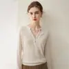 Suéter pullover de cachemira de estilo simple con cuello medio abierto cortado en tijera y múltiples botones, holgado y estiliza, adecuado para el uso diario de mujeres, grueso