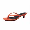 Chanclas de tacón fino simples estilo europeo y americano 2026 Chanclas de playa para vacaciones de verano para mujer