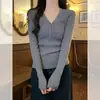 Elegante Camiseta Base de Punto con Cuello en V 2025 Primavera, Otoño, Invierno Único Top de Botones para Mujer, Suéter Sencillo y Suave