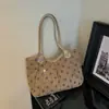 Nova bolsa de ombro coreana de camurça de grande capacidade com bolinhas estilo japonês, bolsa de mão de veludo da moda para outono para mulheres, sacola requintada 2026