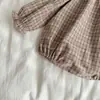 INS primavera e outono do bebê pequeno xadrez Zou Zou colarinho de mangas compridas romper macacão arco da menina