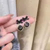 Aretes de Flor de Perla Coreanos para Mujer, Aretes de Lujo Ligero y de Alta Gama, Estilo Nuevo, Moda de Nicho, Aretes Versátiles al por Mayor