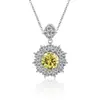 Novo Colar de Girassol com Zircônia Colorida de Diamante de Duas Fileiras de Luxo para Mulheres, Design de Nicho de Luxo Leve com Sensação de Alta Qualidade e Pingente Super Brilhante