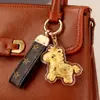 Hazte Rico al Instante Llavero de Caballo Dorado Souvenir Regalo para Empresas para Dar a los Clientes como un Pequeño Detalle para Atraer Clientes