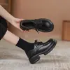 Zapatos de cuero estilo británico con suela gruesa para mujer, nuevo modelo de otoño 2026, mocasines negros versátiles estilo colegial para aumentar la altura en personas menudas