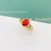Suministro en vivo anillo de moda chapado en oro con gema roja joyería galvanizada temperamento anillo para damas al por mayor