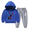 Conjunto de Moletom com Capuz Infantil Outono/Inverno 2026, Novo Modelo Estiloso para Crianças Maiores, Forrado com Fleece e Espessado para Aquecimento, Roupa de Inverno