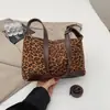 Bolsa Pequena Estampa de Leopardo Ins para Mulheres 2025 Inverno Nova Moda Bolsa de Ombro Fosca para Axila Estilo Estrangeiro Bolsa Transversal Retrô