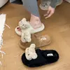 Nuevas pantuflas de oso de dibujos animados de suela plana y peludas 2026, antideslizantes para uso en interiores, también se pueden usar al aire libre, pantuflas de algodón de punta abierta